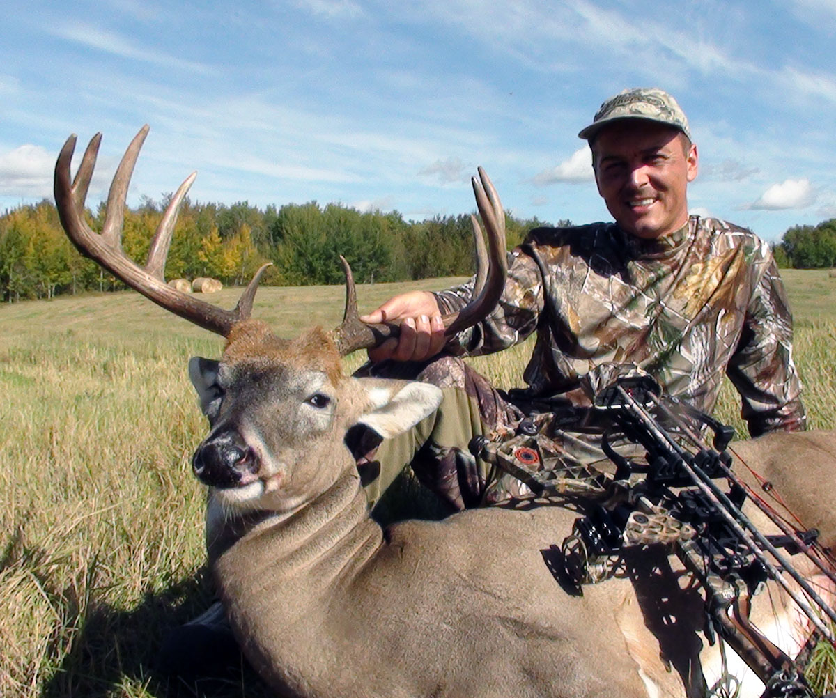 Whitetail Deer Bow Hunts Alberta Canada Burnt Lake Outfitters - Burnt Lake  Outfitters